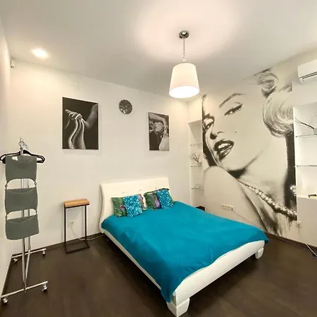 Apartment Katerynynskaya Square Marilyn *